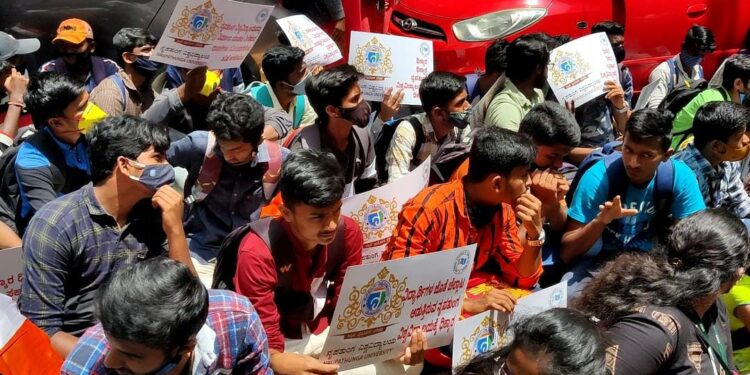 ಸರ್ಕಾರಿ ಕಲಾ ಕಾಲೇಜು (GAC) ಒತ್ತುವರಿಗೆ ಮುಂದಾದ ನೃಪತುಂಗ ಯೂನಿವರ್ಸಿಟಿ; ವಿದ್ಯಾರ್ಥಿಗಳ ಪ್ರತಿಭಟನೆ