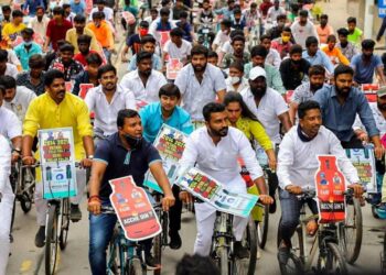 ರೈತರ ಭಾರತ್ ಬಂದ್ ಬೆಂಬಲಿಸಿ ಕಾಂಗ್ರೆಸ್ ಕಾರ್ಯಕರ್ತರಿಂದ ಸೈಕಲ್ ಜಾಥ – ಕೇಂದ್ರದ ವಿರುದ್ಧ ಯುವ ಕಾಂಗ್ರೆಸ್ ಅಧ್ಯಕ್ಷ ಬಿ.ವಿ ಶ್ರೀನಿವಾಸ್, ನಲಪಾಡ್ ಕಿಡಿ