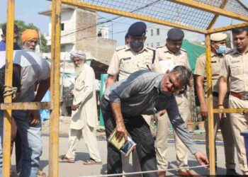 ಸಿಂಘು ಗಡಿಯಲ್ಲಿ ದಲಿತ ಯುವಕನ ಭೀಕರ ಹತ್ಯೆ : ರೈತ ಚಳವಳಿಯನ್ನು ಧಿಕ್ಕು ತಪ್ಪಿಸುವ ತಂತ್ರವೇ?