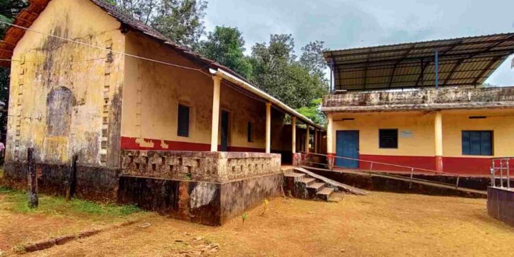 ಅಧಿಕಾರಿಗಳ ಯಡವಟ್ಟು : ಸಂಭ್ರಮದ ಹೊತ್ತಲ್ಲಿ ಸಂಕಷ್ಟಕ್ಕೆ ಸಿಲುಕಿದ ತುಮರಿ ಶಾಲೆ?