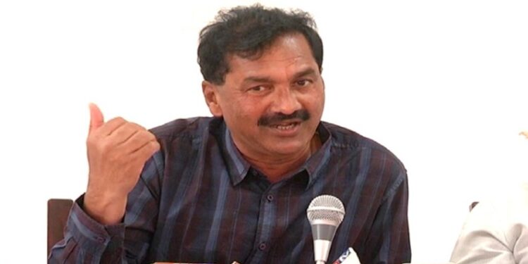 ನಳಿನ್ ಕುಮಾರ್ ಕಟೀಲ್ ಹುಚ್ಚರ ಬ್ರಾಂಡ್ ಅಂಬಾಸಿಡರ್ – ಕೆಪಿಸಿಸಿ ವಕ್ತಾರ ಲಕ್ಷ್ಮಣ್ ವಾಗ್ದಾಳಿ