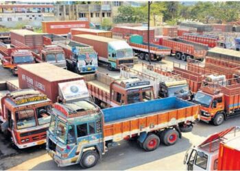 ತೈಲ ಬೆಲೆ ಏರಿಕೆ ಖಂಡಿಸಿ ಲಾರಿ ಮಾಲೀಕ & ಚಾಲಕರ ಸಂಘದಿಂದ ಮುಷ್ಕರದ ಎಚ್ಚರಿಕೆ!