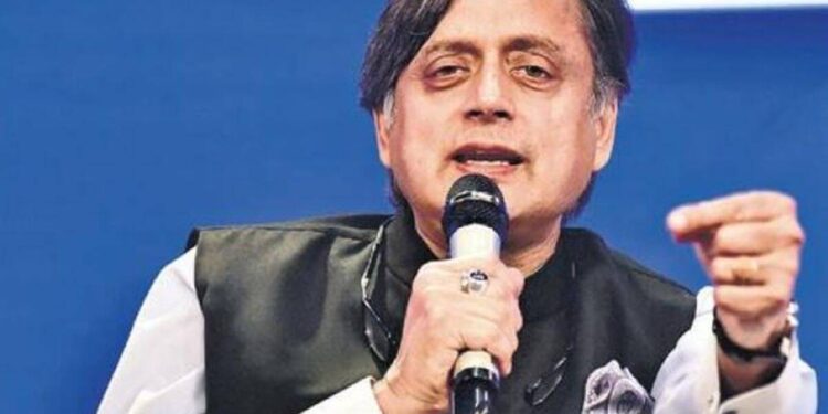 ಮಗನ ವಿಚಾರದಲ್ಲಿ ಶಾರುಖ್ ಖಾನ್ ಮೇಲೆ ದಾಳಿ ಮಾಡುತ್ತಿರುವುದನ್ನು ಕಂಡು ಅಸಹ್ಯವಾಗುತ್ತಿದೆ – ಶಶಿ ತರೂರ್