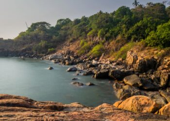 ಕಾರವಾರದ 12 ದ್ವೀಪ ಕಬಳಿಸಲು ಗೋವಾ ಸಂಚು: ಕರ್ನಾಟಕ ಸರ್ಕಾರದ ಅಸಡ್ಡೆ, ರೈತ-ಕನ್ನಡಪರ ಹೋರಾಟಗಾರರ ಆಕ್ರೋಶ