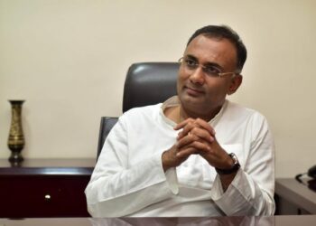 ನಿಮ್ಮ ಇಲಾಖೆಯ ಸಿಬ್ಬಂದಿ ಬಗ್ಗೆ ನಿಮ್ಮಗೆ ತಿಳಿದಿಲ್ಲವೇ; ಸಚಿವ ಸುಧಾಕರ್ರನ್ನು ಟ್ವೀಟ್ ಮೂಲಕ ಪ್ರಶ್ನಿಸಿದ ದಿನೇಶ ಗುಂಡುರಾವ್