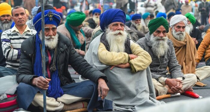 ದೆಹಲಿಯ ಸಿಂಘು ಗಡಿಯಲ್ಲಿ ರೈತನ ಬರ್ಬರ ಹತ್ಯೆ; ಕೈ ಕಾಲು ಕತ್ತರಿಸಿ ಬ್ಯಾರಿಕೇಡ್ಗೆ ನೇತುಹಾಕಿದ ದುಷ್ಕರ್ಮಿಗಳು
