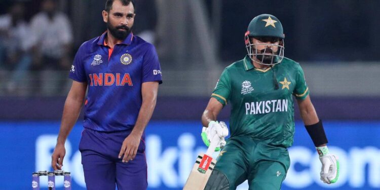 ಪಾಕ್ ವಿರುದ್ಧ ಸೋಲು : ಶಮಿ ವಿರುದ್ಧ ದ್ವೇಷ – ಬೆನ್ನಿಗೆ ನಿಂತ ಸೆಹ್ವಾಗ್, ಪಠಾಣ್, ಹರ್ಭಜನ್