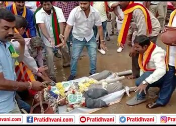 ಸುಮ್ಮನಹಳ್ಳಿ ಮುಖ್ಯ ರಸ್ತೆಯಲ್ಲಿ ಬಿಬಿಎಂಪಿಯ ಅಣುಕು ಶವ ಸಂಸ್ಕಾರ!