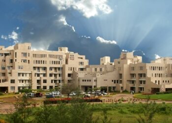 ಕೋವಿಡ್ ಸೂಪರ್ ಸ್ಪ್ರೆಡರ್ ಆದ ಧಾರವಾಡದ ಎಸ್ಡಿಎಂ ಮೆಡಿಕಲ್ ಕಾಲೇಜು: ಈವರೆಗೆ 182 ಸೋಂಕಿತರು