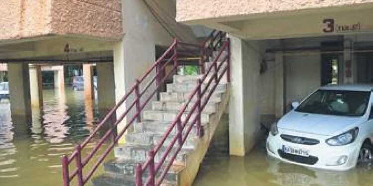 ನಿರಂತರ ಮಳೆಗೆ ರಾಜಧಾನಿ ಬೆಂಗಳೂರು ಕಂಗಾಲು : ರಾಜಕಾಲುವೆ ಒತ್ತುವರಿ ಮಾಡಿದವರಿಗೆ ಎದುರಾದ ಸಂಕಷ್ಟ.!!