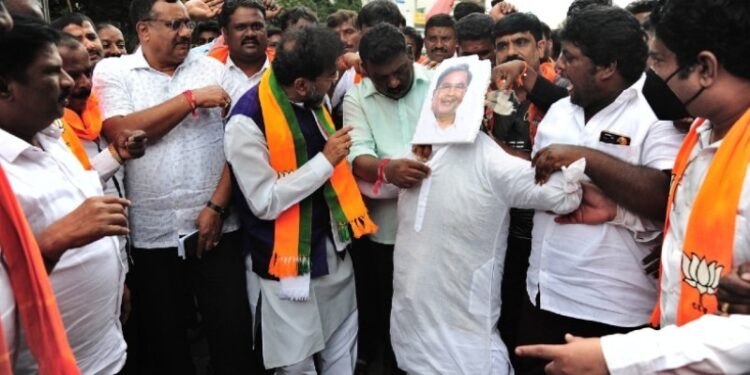 ಸಿದ್ದರಾಮಯ್ಯ ವಿರುದ್ಧ ಬೀದಿಗಿಳಿದ ಬಿಜೆಪಿ ದಲಿತ ನಾಯಕರು; ಯಾಕೆ?