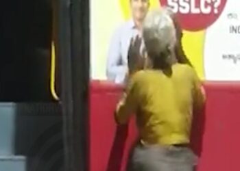 ಬಸ್ ಮೇಲಿರುವ ಪುನೀತ್ ರಾಜ್ ಕುಮಾರ್ ಪೋಟೋಗೆ ಮುತ್ತಿಟ್ಟು ಕಣ್ಣೀರಿಟ್ಟ ವೃದ್ಧೆ – ವಿಡಿಯೋ ವೈರಲ್