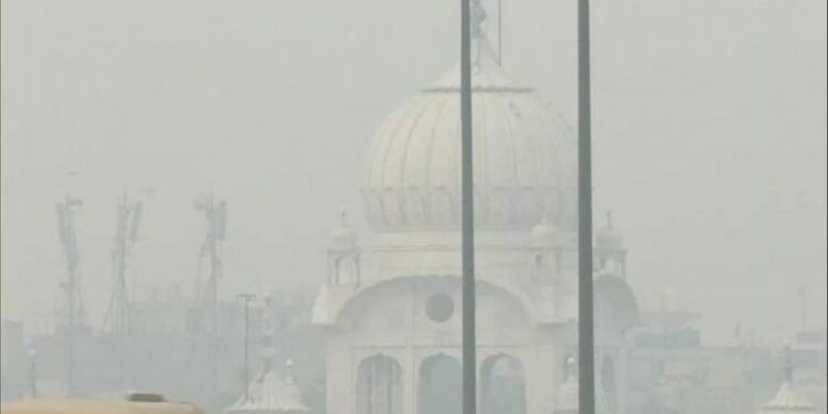 ದೆಹಲಿಯಲ್ಲಿ ಮಿತಿಮೀರಿದ ವಾಯುಮಾಲಿನ್ಯ; ಮತ್ತೊಂದು ವಾರ ಶಾಲೆಗಳು ಬಂದ್