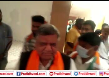 ಹುಬ್ಬಳ್ಳಿಯಲ್ಲಿ ಜಗದೀಶ್ ಶೇಟ್ಟರ್ ಸಮ್ಮುಖದಲ್ಲೆ ಬಡಿದಾಡಿಕೊಂಡ  ಬಿಜಿಪಿ ಕಾರ್ಯಕರ್ತರು