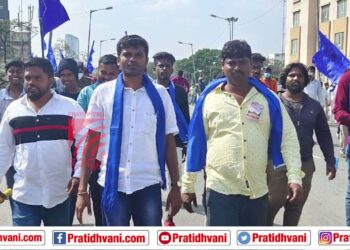 ದಲಿತರ ಹಕ್ಕೊತ್ತಾಯಗಳನ್ನು ಮಂಡಿಸುವಂತೆ ಆಗ್ರಹಿಸಿ ವಿಧಾನಸೌಧ ಚಲೋ ನಡೆಸಿದ ದಲಿತ ಸಂಘರ್ಷ ಸಮಿತಿ (DSS) ಸದಸ್ಯರು