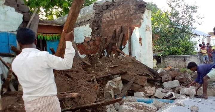 ಭಾರೀ ಮಳೆಯಿಂದ ಮನೆ ಮಠ ಕಳೆದುಕೊಂಡ ಸಂತ್ರಸ್ತರಿಗೆ ಪರಿಹಾರ ನೀಡದ ಸರ್ಕಾರ; ಸ್ಥಳೀಯರ ಆಕ್ರೋಶ