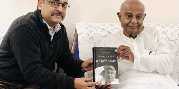 ನವದೆಹಲಿಯಲ್ಲಿ ದೇವೇಗೌಡರ ಜೀವನ ಚರಿತ್ರೆ ‘ಫರ್ರೋಸ್ ಇನ್ ಎ ಫೀಲ್ಡ್’ ಬಿಡುಗಡೆ