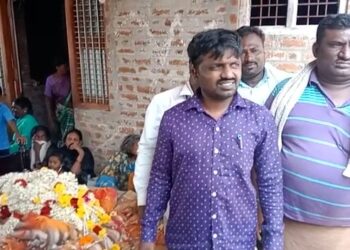 ಸ್ಮಶಾನದಲ್ಲಿ ದಲಿತ ವ್ಯಕ್ತಿಯ ಶವ ಹೂಳಲು ಗ್ರಾಮಸ್ಥರಿಂದ ಅಡ್ಡಿ : ಕೆಲ ಕಾಲ ಅಶಾಂತಿ ವಾತಾವರಣ ಸೃಷ್ಟಿ