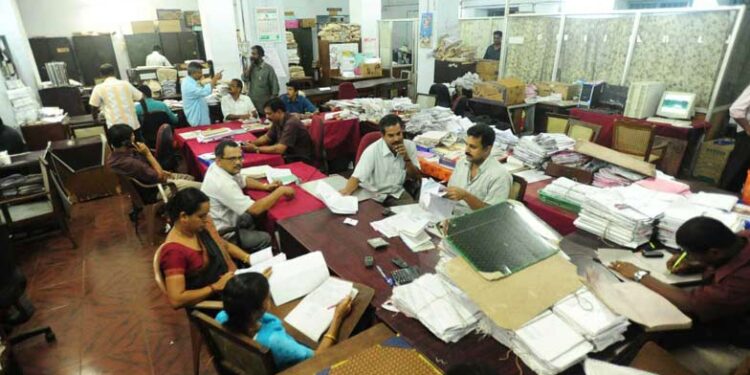 ಸರ್ಕಾರಿ ನೌಕರರಿಗೆ ಸಿಹಿ ಸುದ್ದಿ : ಹಬ್ಬದ ಮುಂಗಡ ಹೆಚ್ಚಿಸಿದ ರಾಜ್ಯ ಸರ್ಕಾರ