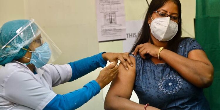 ಒಮೈಕ್ರಾನ್ ಪತ್ತೆಯಾದ ಬಳಿಕ ಬೆಂಗಳೂರಿನಲ್ಲಿ ಲಸಿಕೆಗೆ ಹೆಚ್ಚಾಯ್ತು ಭಾರೀ ಬೇಡಿಕೆ