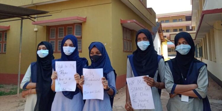 ಮಾನವತೆಯ ಆಕರಗಳಾಗಬೇಕಾದ ಶಾಲೆ ಅಸ್ಮಿತೆಗಳ ಸಂಘರ್ಷದ ತಾಣಗಳಾಗಬೇಕೇ? (ಭಾಗ-೧)