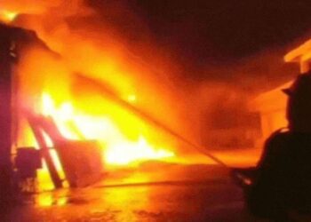 Watch : ದೆಹಲಿಯ ಚಾಂದಿನಿ ಚೌಕ್ನಲ್ಲಿ ಅಗ್ನಿ ಅವಘಡ : 80 ಹೆಚ್ಚು ಅಂಗಡಿಗಳು ಭಸ್ಮ