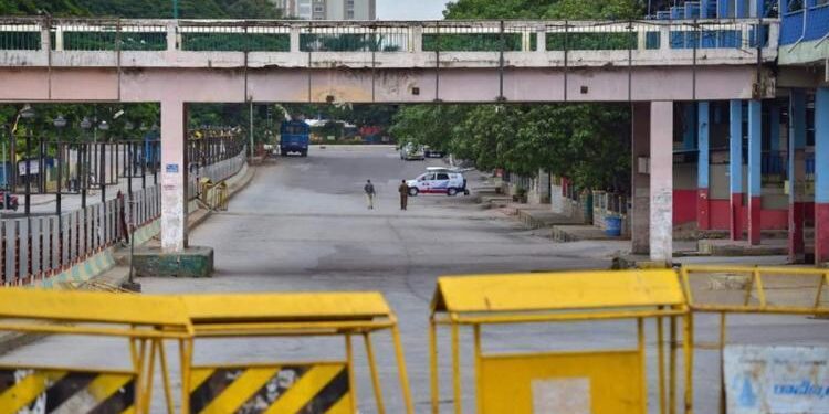 ನೈಟ್ ಕರ್ಫ್ಯೂ ಮತ್ತು ವೀಕೆಂಡ್ ಲಾಕ್ : ಇಕ್ಕಟ್ಟಿಗೆ ಸಿಲುಕಿದೆಯೇ ಬಿಜೆಪಿ ಸರ್ಕಾರ?