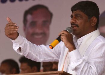 ಸಿಎಂ ಬೊಮ್ಮಾಯಿ ಕೋವಿಡ್ ಸಭೆ ಬೆನ್ನಲ್ಲೇ ಮೇಕೆದಾಟು ಪಾದಯಾತ್ರೆ ಘೋಷಿಸಿದ ಸಂಸದ ಡಿ.ಕೆ.ಸುರೇಶ್