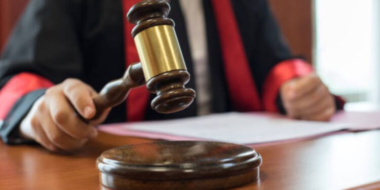 ಇಬ್ಬರು ವಯಸ್ಕರು ಇಷ್ಟಪಟ್ಟು ಒಟ್ಟಿಗೆ ಇದ್ದರೆ ನೈತಿಕ ಪೊಲೀಸ್ ದಬ್ಬಾಳಿಕೆ ಸಲ್ಲದು :  ಹೈಕೋರ್ಟ್ ಆದೇಶ!