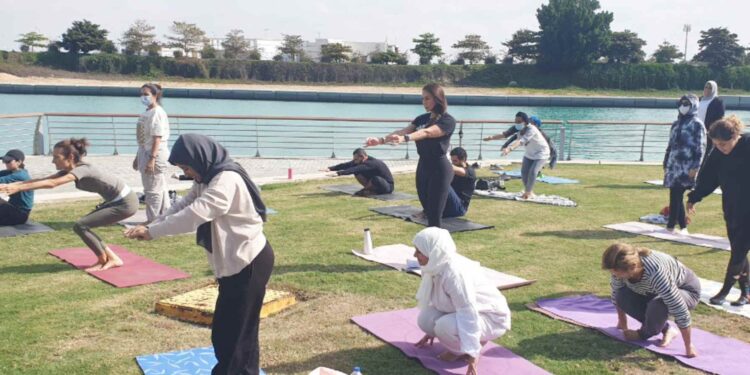 ಸೌದಿ ಅರೇಬಿಯಾದಲ್ಲಿ ಮೊದಲ ಬಾರಿಗೆ ಯೋಗ ಉತ್ಸವ;  ಹರ್ಷದಿಂದ ಪಾಲ್ಗೊಂಡ ಜನ