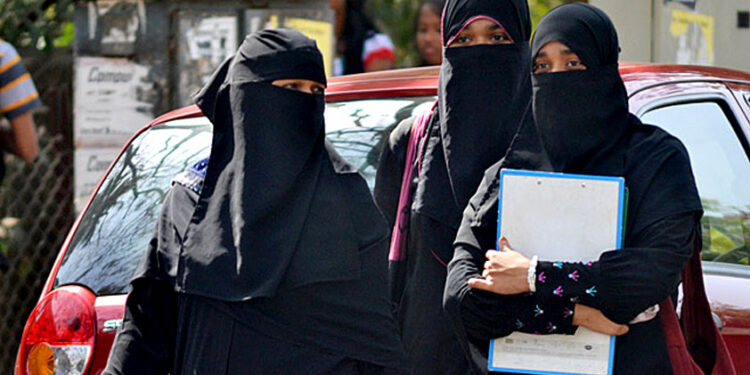 ಹಿಜಾಬ್ ಅಥವಾ ಪೂರ್ಣ ತೋಳಿನ ಉಡುಪು ಧರಿಸಲು ಅನುಮತಿ ಇಲ್ಲ : ಕೇರಳ ಸರ್ಕಾರ