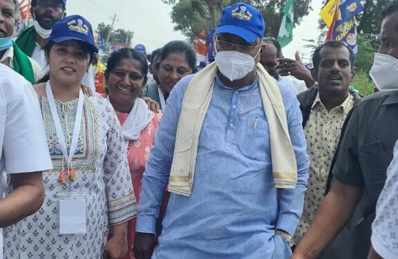 ಮೇಕೆದಾಟು ಪಾದಯಾತ್ರೆಯಲ್ಲಿ ಸುಸ್ತಾದ ಸಿದ್ದರಾಮಯ್ಯ : ವಿಶ್ರಾಂತಿ ಪಡೆಯಲು ವೈದ್ಯರಿಂದ ಸೂಚನೆ