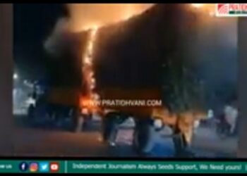 ಚಲಿಸುತ್ತಿದ್ದ ಕಬ್ಬಿನ ಟ್ರಾಕ್ಟರ್ ಗೆ ವಿದ್ಯುತ್ ತಂತಿ ತಗುಲಿ ಬೆಂಕಿ