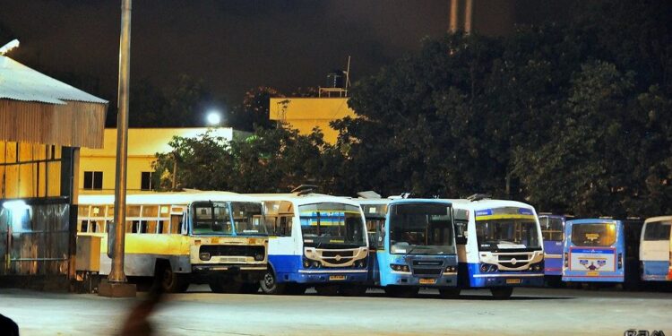 ಡಿಪೋದಲ್ಲಿ ನಿಂತಲ್ಲೇ ನಿಂತು ತುಕ್ಕು ಹಿಡಿಯುತ್ತಿರುವ BMTC ಬಸ್‌ಗಳು : ಇದರ ನಿರ್ವಹಣ ವೆಚ್ಚವೇ 10 ಕೋಟಿ!