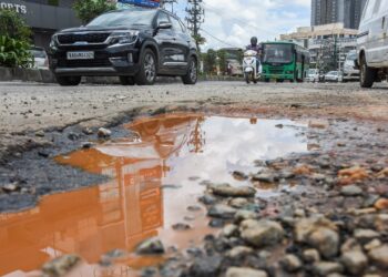 ʼಟೋಟಲ್ ಶೇಮ್’ :  BBMP ವಿರುದ್ಧ ಹೈಕೋರ್ಟ್ ಅತೃಪ್ತಿ : ಇಂಜನಿಯರ್ ಜೈಲುಗಟ್ಟುವ ಎಚ್ಚರಿಕೆ ನೀಡಿದ ಕೋರ್ಟ್!