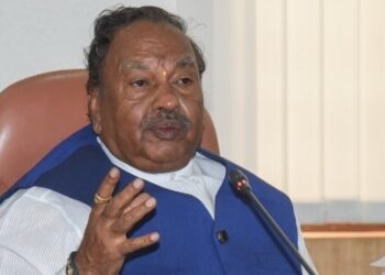 ರಾಜ್ಯದೆಲ್ಲೆಡೆ ವೀಕೆಂಡ್ ಕರ್ಪ್ಯೂ ಜಾರಿಗೊಳಿಸಿರುವ ರಾಜ್ಯ ಸರ್ಕಾರದ ನಡೆಗೆ ಸಚಿವ ಕೆ.ಎಸ್ ಈಶ್ವರಪ್ಪ ಅಪಸ್ವರ