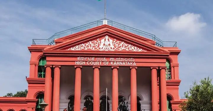 “ಹಿಜಾಬ್ ಧರಿಸುವುದು ಮೂಲಭೂತ ಹಕ್ಕು” : ಹೈಕೋರ್ಟ್ಗೆ ರಿಟ್ ಅರ್ಜಿ ಸಲ್ಲಿಸಿದ ಕಾಲೇಜು ವಿದ್ಯಾರ್ಥಿನಿ