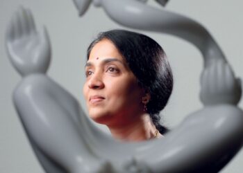 ಷೇರುಪೇಟೆಯ ದೈತ್ಯ  ಕಂಪನಿ  ಸಿಇಒರನ್ನೇ ಕೈಗೊಂಬೆ ಮಾಡಿಕೊಂಡಿದ್ದ ಹಿಮಾಲಯದ ಬಾಬಾ!