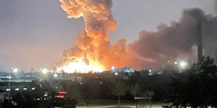 ಉಕ್ರೇನ್ ಮೇಲೆ ರಷ್ಯಾ ದಾಳಿ | ಅಂತಾರಾಷ್ಟ್ರೀಯ ತೈಲ ಮಾರುಕಟ್ಟೆಯಲ್ಲಿ ಅಲ್ಲೋಲ ಕಲ್ಲೋಲ