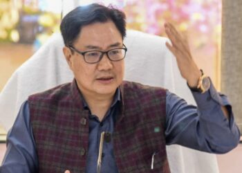 ರಾಹುಲ್ ಗಾಂಧಿ ದೇಶಕ್ಕೆ ತಾನೊಬ್ಬ ‘ರಾಜ’ ಎಂದು ಭಾವಿಸಿದ್ದಾರೆ : ಕಾನೂನು ಸಚಿವ ಕಿರಣ್ ರಿಜಿಜು ಲೇವಡಿ