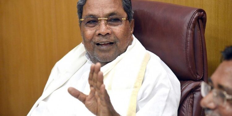 ಸಚಿವ ಈಶ್ವರಪ್ಪ ವಿರುದ್ದ ದೇಶದ್ರೋಹ ಪ್ರಕರಣ ದಾಖಲಿಸಿ : ಸಿದ್ದರಾಮಯ್ಯ ಆಗ್ರಹ