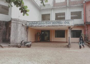 ವಿಟ್ಲ ಸರ್ಕಾರಿ ಪದವಿ ಕಾಲೇಜಿನಲ್ಲಿ ಹಿಜಾಬ್ ಧರಿಸಿದ ವಿದ್ಯಾರ್ಥಿನಿಯರಿಗೆ ನಿರ್ಬಂಧ: ಸಚಿವರ ಮಾತನ್ನೇ ಉಲ್ಲಂಘಿಸಿದ್ರಾ ಪ್ರಾಂಶುಪಾಲೆ?