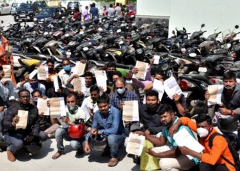 RTO ಅಧಿಕಾರಿಗಳಿಂದ ಕಿರುಕುಳ : ಬೈಕ್ ಟ್ಯಾಕ್ಸಿ ಚಾಲಕರಿಂದ ಪ್ರತಿಭಟನೆ!