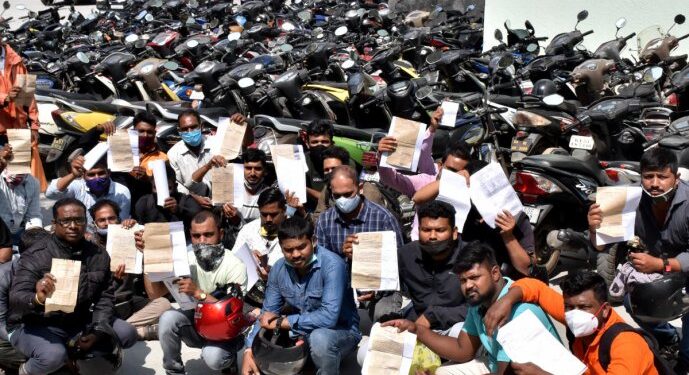RTO ಅಧಿಕಾರಿಗಳಿಂದ ಕಿರುಕುಳ : ಬೈಕ್ ಟ್ಯಾಕ್ಸಿ ಚಾಲಕರಿಂದ ಪ್ರತಿಭಟನೆ!