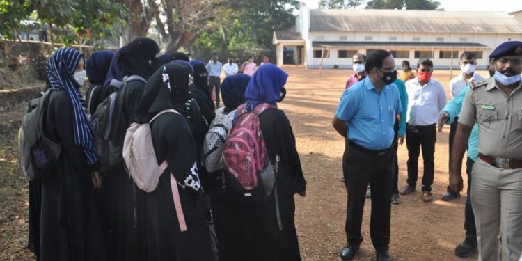 ಸೌಹಾರ್ದ ಭಂಜಕರಿಂದ ಶಿಕ್ಷಣಾರ್ಥಿಗಳನ್ನು ರಕ್ಷಿಸಬೇಕಿದೆ