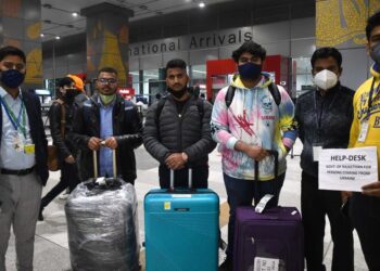 ಉಕ್ರೇನ್ – ರಷ್ಯಾ ಸಂಘರ್ಷ (Russian Ukraine War) | ಕರ್ನಾಟಕದ ವಿದ್ಯಾರ್ಥಿಗಳ ಸಂಪರ್ಕಕ್ಕೆ ತುರ್ತು ಆಪರೇಷನ್ ಸೆಂಟರ್ ಕಾರ್ಯಾಚರಣೆ