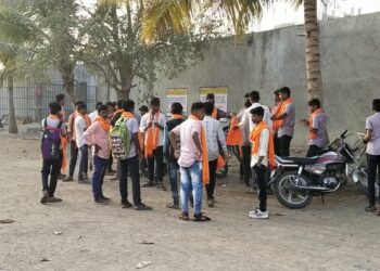 ವಿಜಯಪುರ | ಜೈ ಶ್ರೀರಾಮ ಘೋಷಣೆಯೊಂದಿಗೆ ಕೇಶರಿ ಶಾಲು ಧರಿಸಿ ಬಂದ ವಿದ್ಯಾರ್ಥಿಗಳು, ತರಗತಿಗೆ ಬಹಿಷ್ಕಾರ