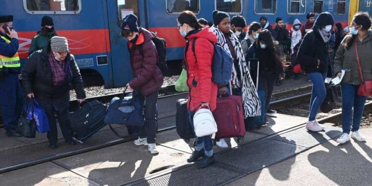 ʼದೂರ ಸರಿಯಿರಿ, ಕೊಳಕರು ನೀವುʼ: ಉಕ್ರೇನ್ ಗಡಿಯಲ್ಲಿ ವರ್ಣಬೇಧ ಎದುರಿಸಿದ ಭಾರತೀಯ ವಿದ್ಯಾರ್ಥಿಗಳು