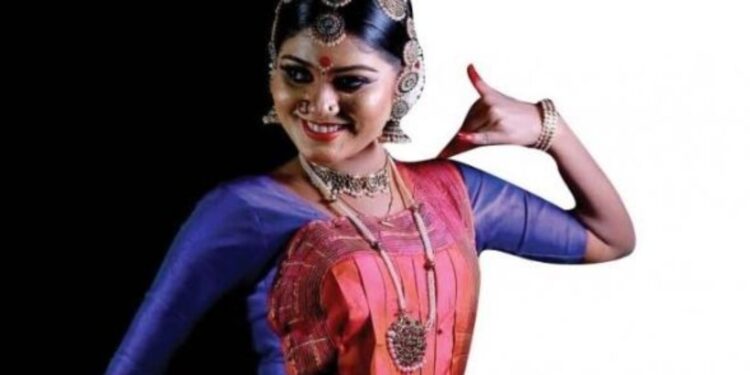 ಹಿಂದೂ ಅಲ್ಲವೆಂದು ದೇಗುಲದ ಉತ್ಸವದಲ್ಲಿ ನೃತ್ಯ ಪ್ರದರ್ಶನಕ್ಕೆ ನಕಾರ : ಎಲ್ಲಿದೆ ‘ವಸುದೈವ ಕುಟುಂಬಕಂ’? ಎಂದ ಸಂಸದ ಶಶಿ ತರೂರ್!