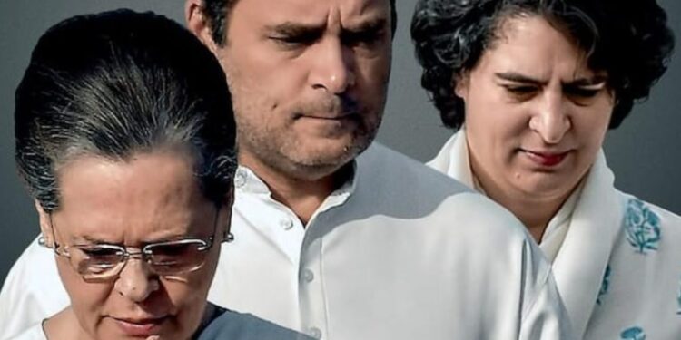 ಗಾಂಧಿ ಪರಿವಾರದ ನಿಷ್ಠರನ್ನು ಪ್ರಮುಖ ಹುದ್ದೆಗಳಿಂದ ದೂರವಿಡಿ : ಜಿ-23 ನಾಯಕರ ಆಗ್ರಹ